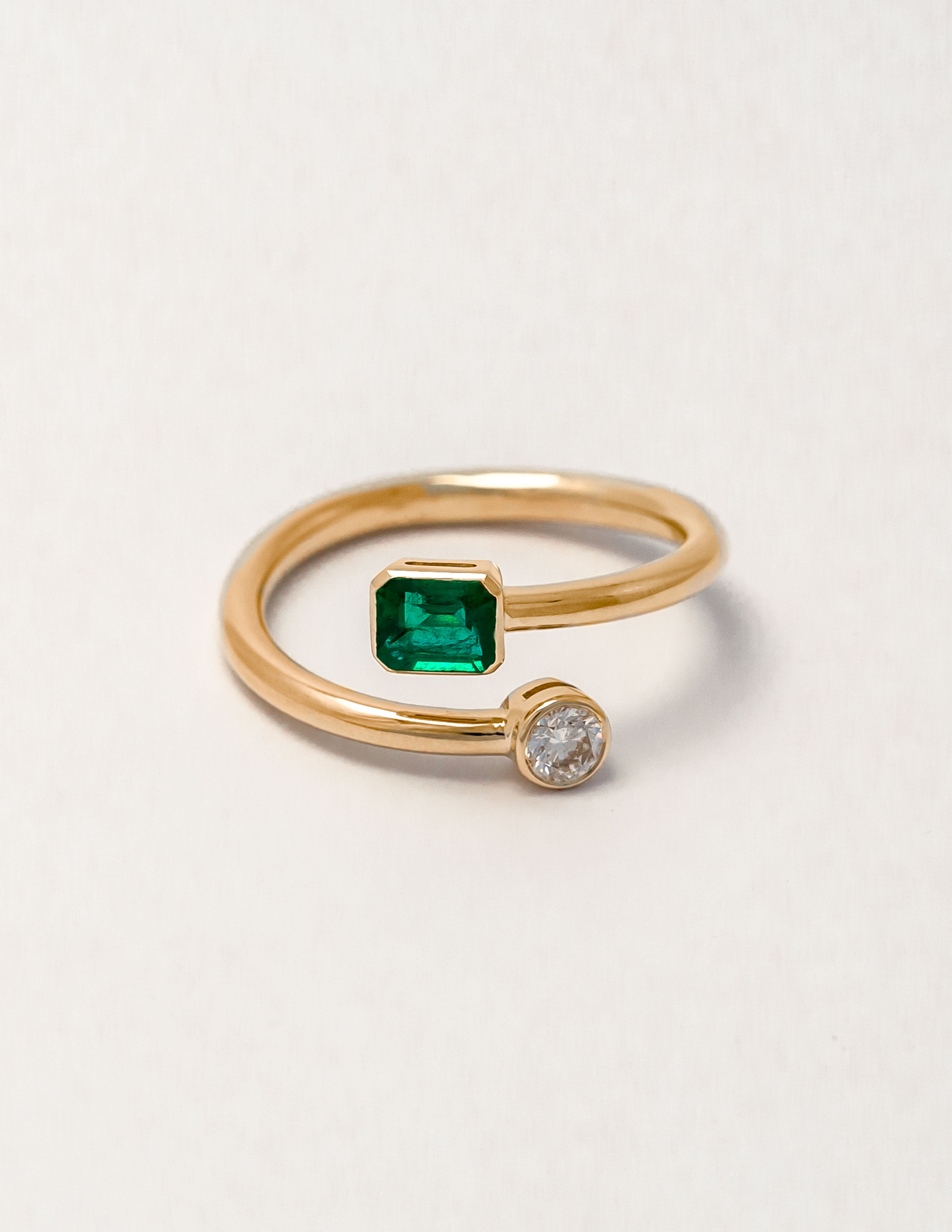 BRIESTA EMERALD ランタン ブリエスタ May Birthstone Earrings – Lafonn